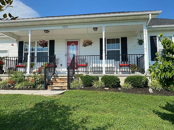 3rd image of 7531 Peony Dr