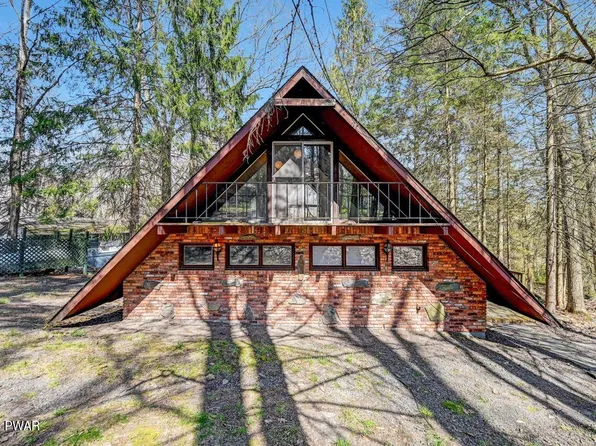 209 Waterview Dr, Lords Valley, PA 18428
