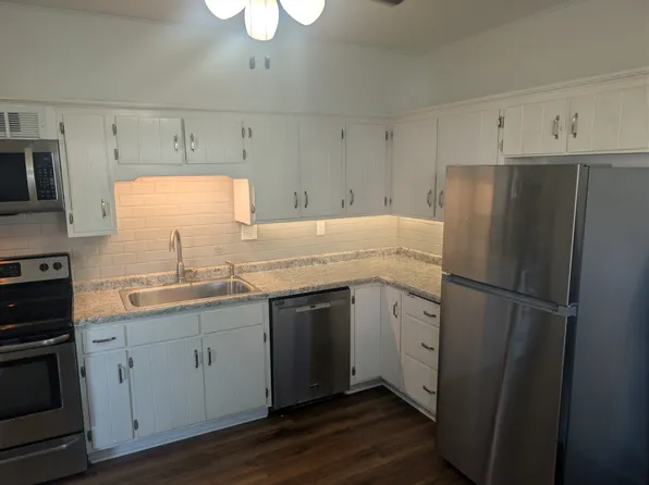1068 W Washington St, West Bend, WI 53095