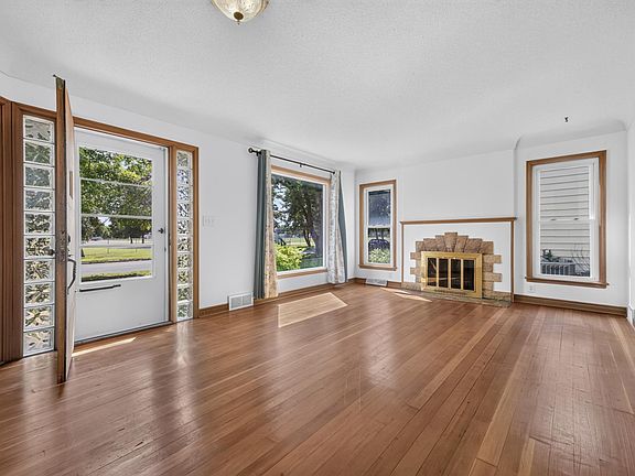 2nd image of 804 4th St