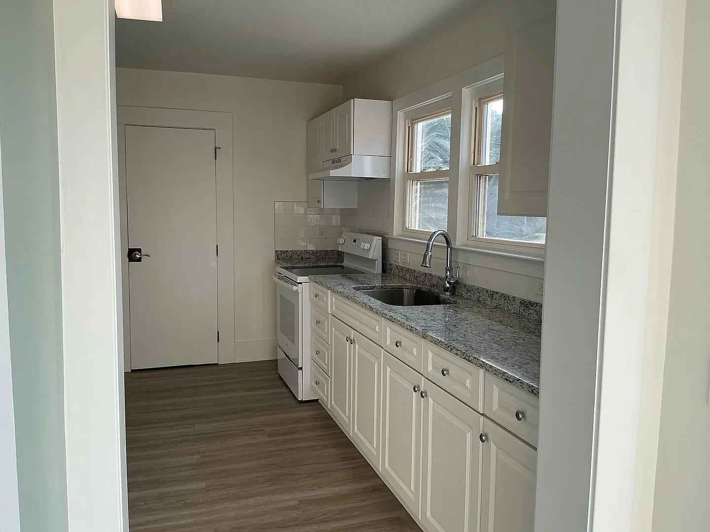 Completely remodeled 3-bedroom Home in Cromwell — Photo 3