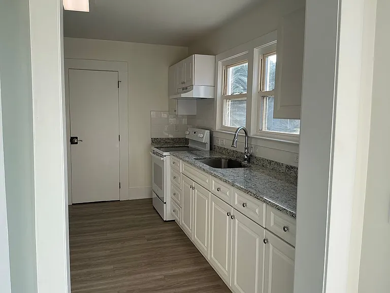 35 West St — Photo 3