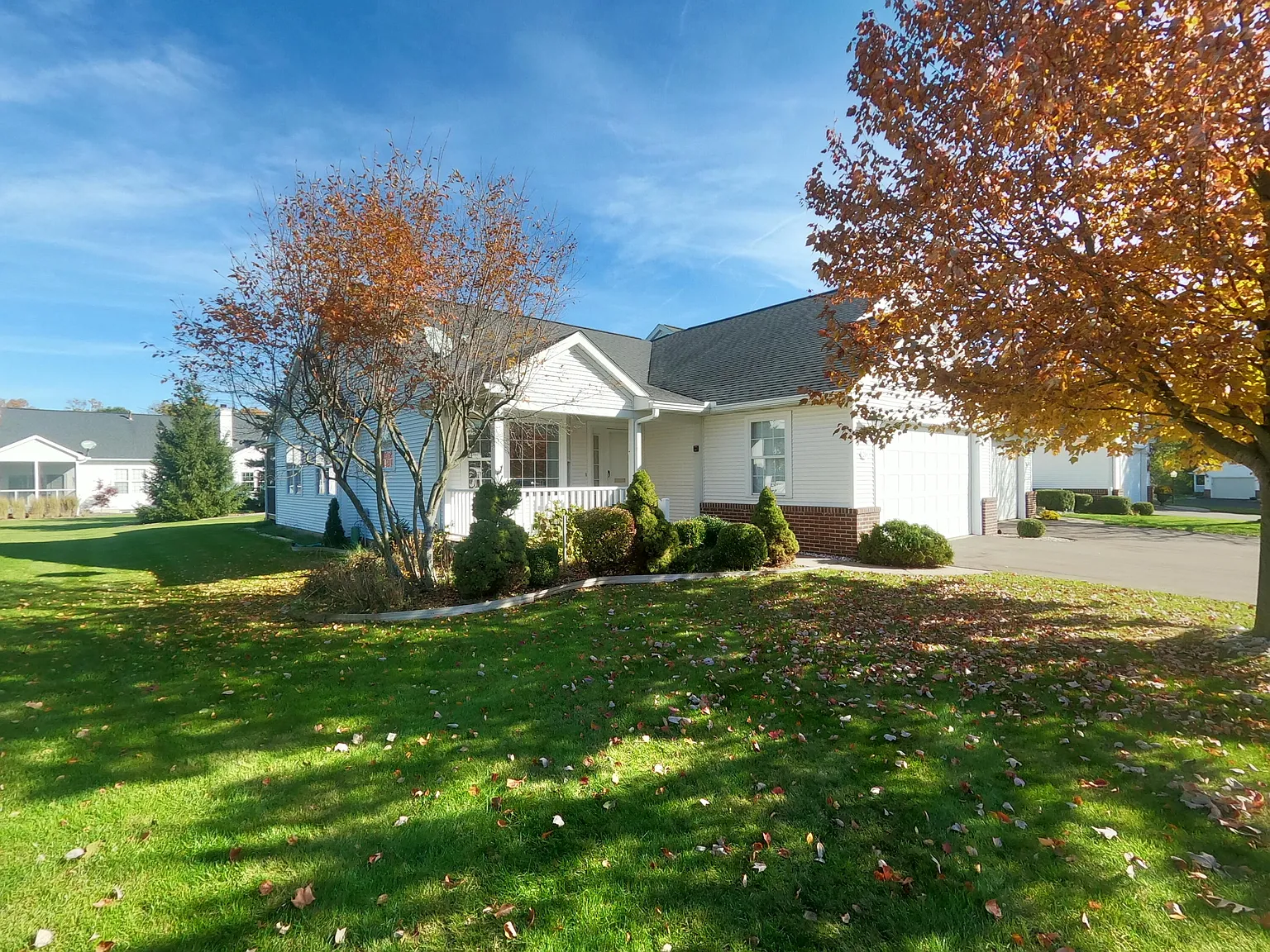 216 Eastman Ct photo 1