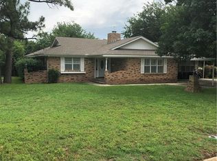 811 Sessions St, Bowie, TX 76230