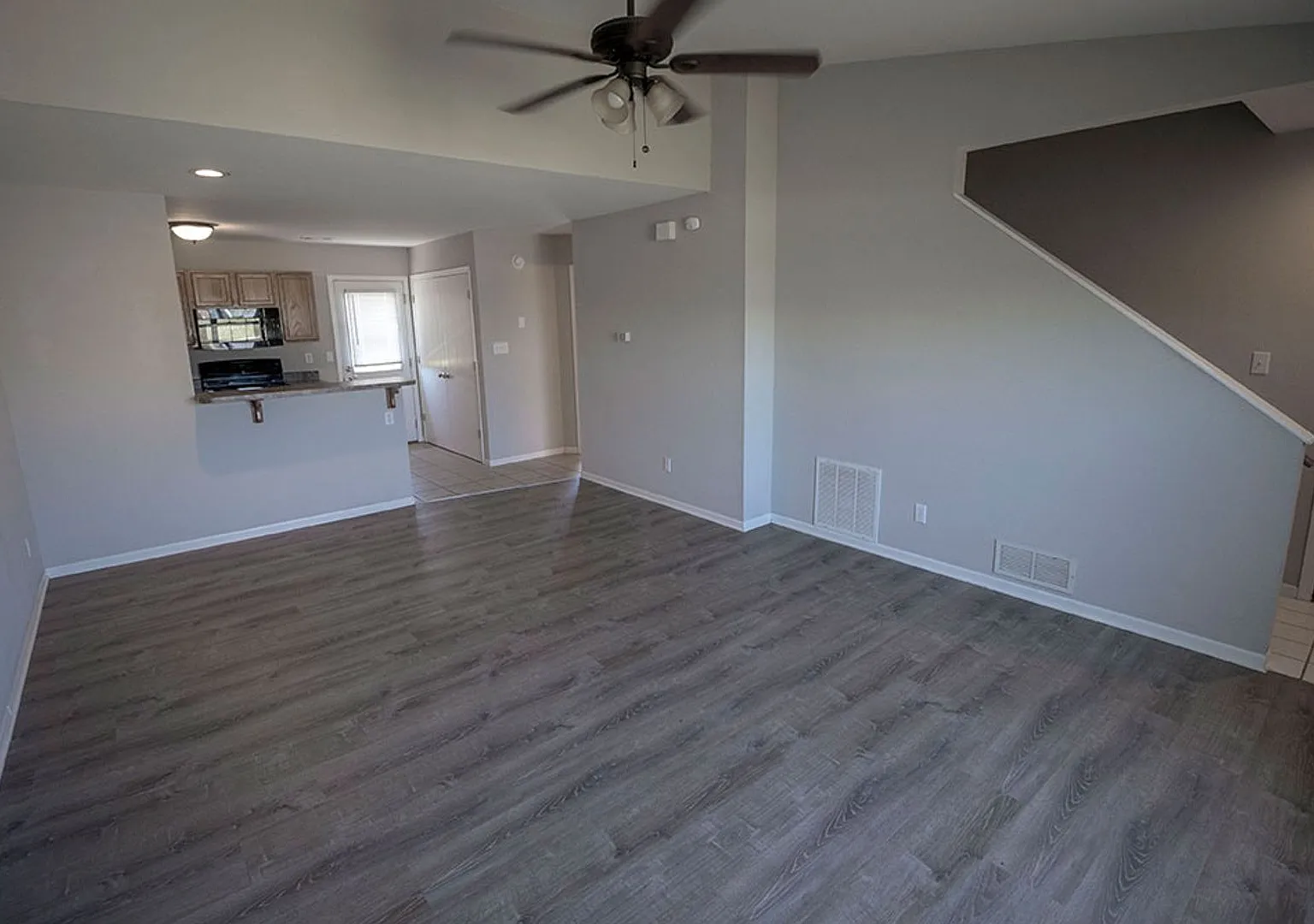 Super cute 3 bedroom — Photo 3