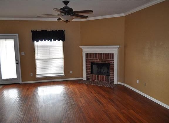 3rd image of 121 Brazos Dr