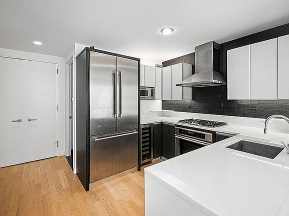 4th image of 247 W 46th St APT 3005