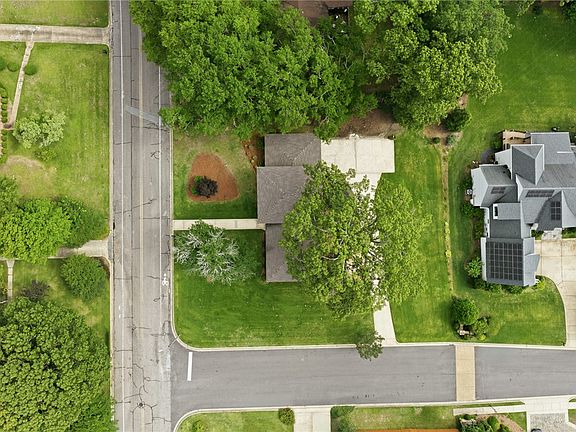4th image of 229 Kimberly Dr