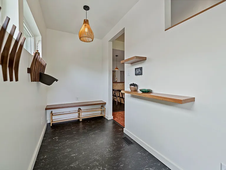 1014 Onslow St — Photo 3