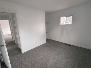 27 7th Dr, Decatur, IL 62521