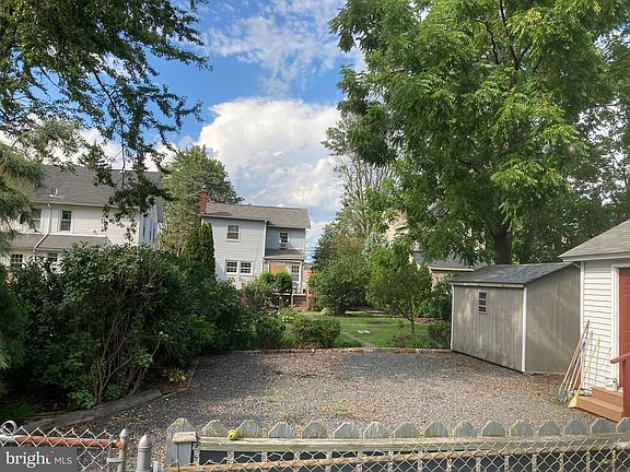 4th image of 330 Juniper St
