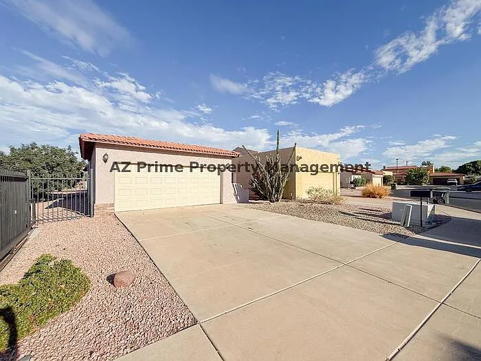 2 bed, 2.5 bath, 1325 sqft, $2,095 — Photo 1