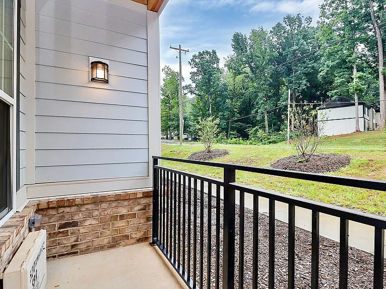 520 Tom Hunter Rd — Photo 33