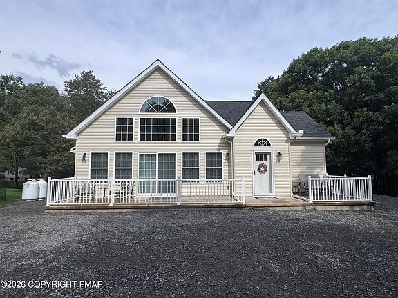 2nd image of 115 Hawthorn Rd