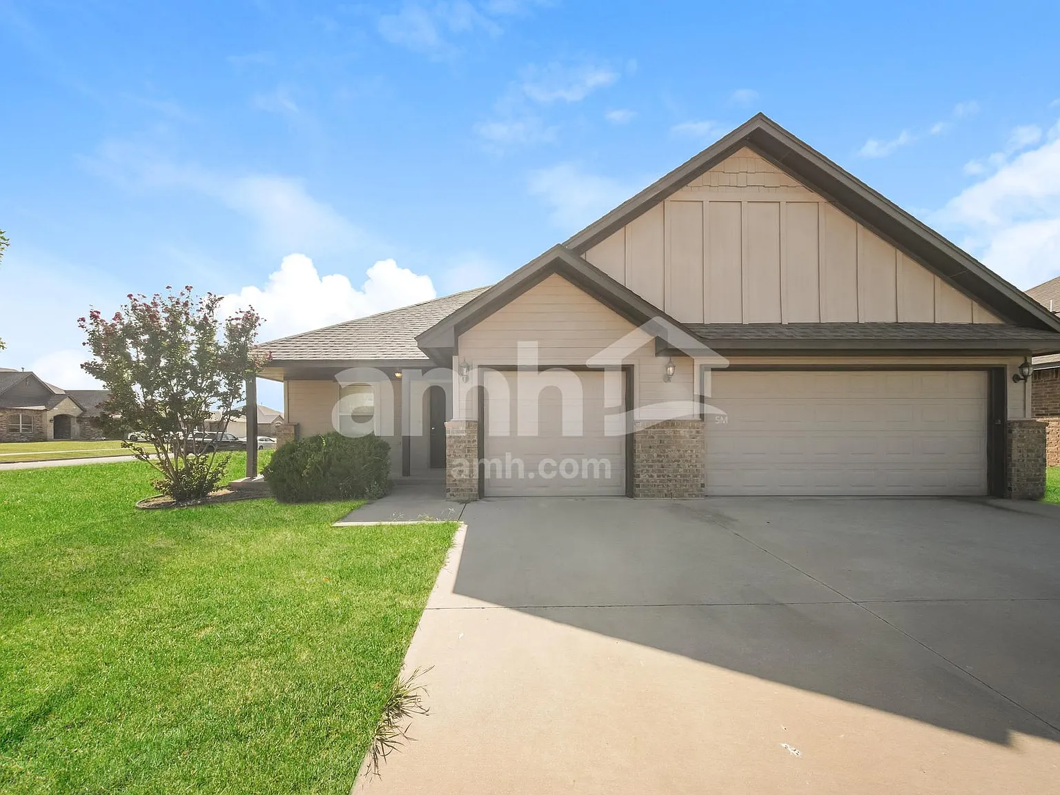 4 bed, 2.0 bath, 1947 sqft, $2,100 — Photo 1