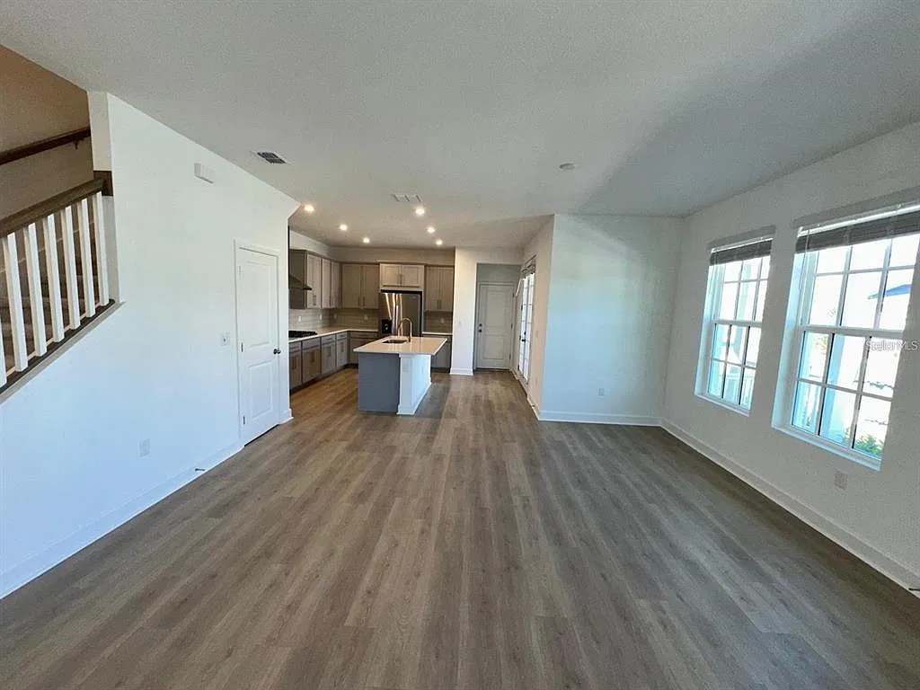 3 bed, 2.5 bath, 1843 sqft, $4,300 — Photo 3