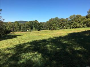 2176 Springtown Hill Rd, Hellertown, PA 18055