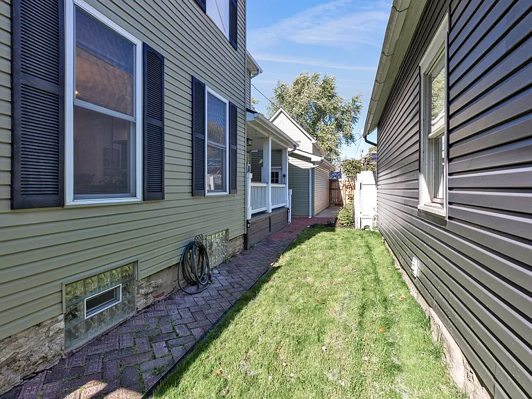 80 Hanford St — Photo 44