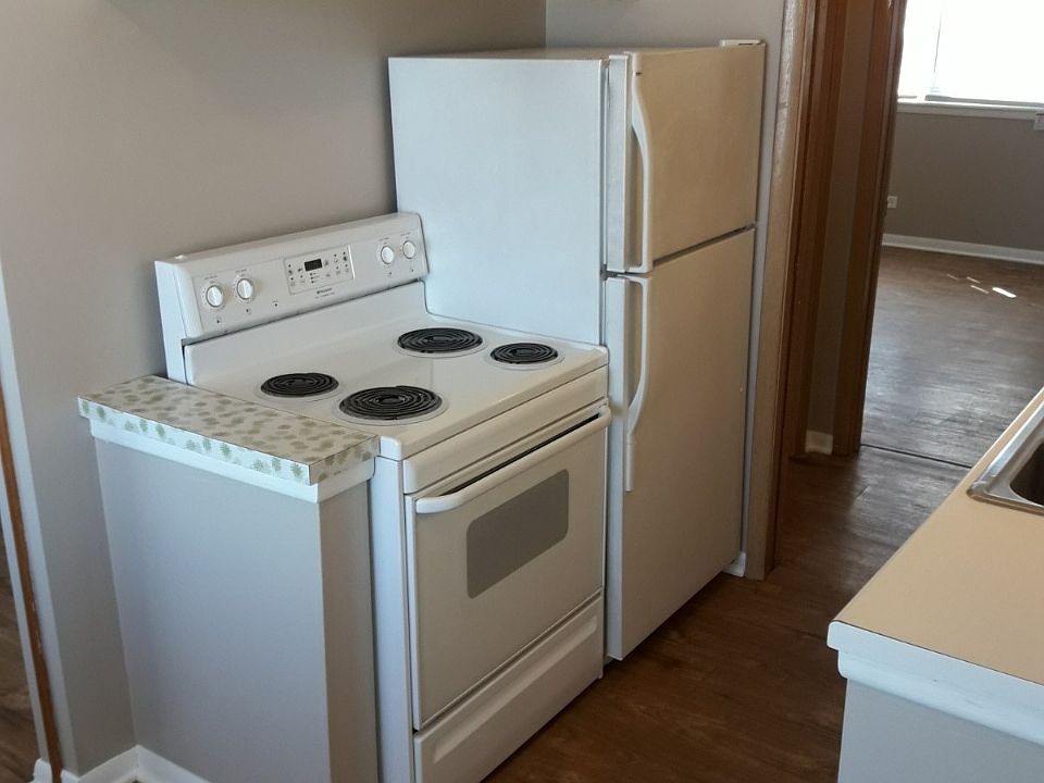 Kitchen/ dining area 11'x7.5'
