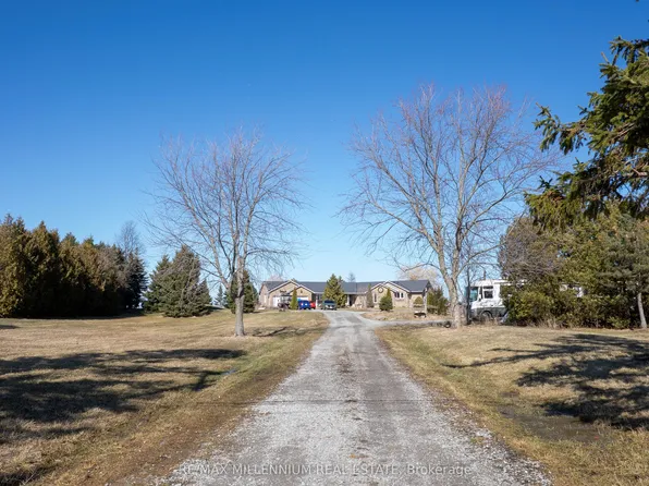 1113 Ridge Rd, Hamilton, ON L8J 2X5