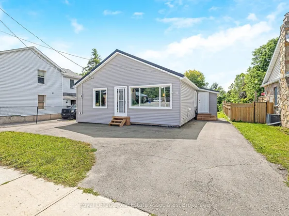 98 Main St N, Halton Hills, ON L7J 1W2