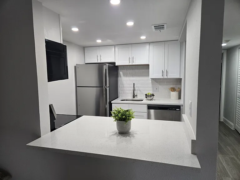 Veranda Flats — Photo 17