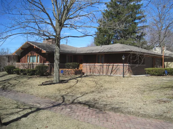 106 N 10th St, Monmouth, IL 61462