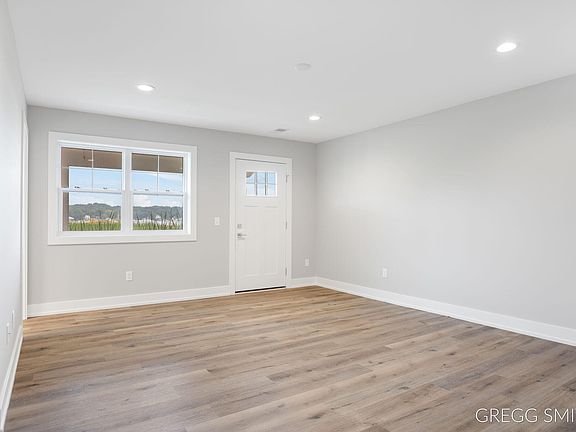 4th image of 105 Kewatin Ct