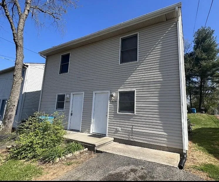 2011 Wallace Ave NE