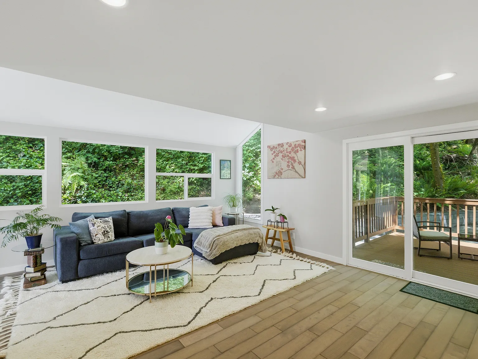 4807 E Mercer Way — Photo 3
