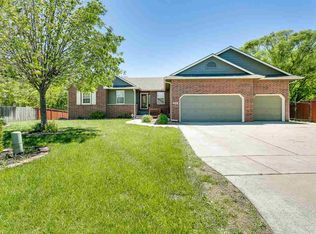 10225 W Pawnee Ct, Wichita, KS 67215