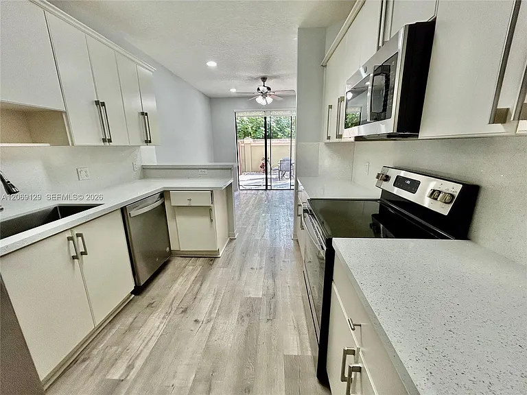 607 NE 35th Ave #607 — Photo 11