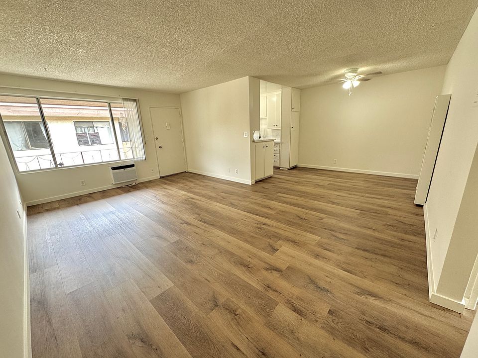 1st image of 6850 Woodley Ave APT 5