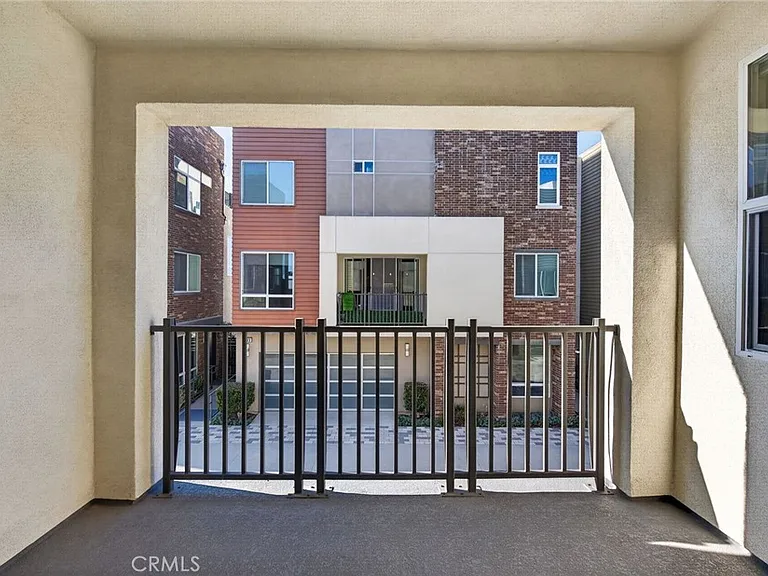 821 Brickyard Ln — Photo 31