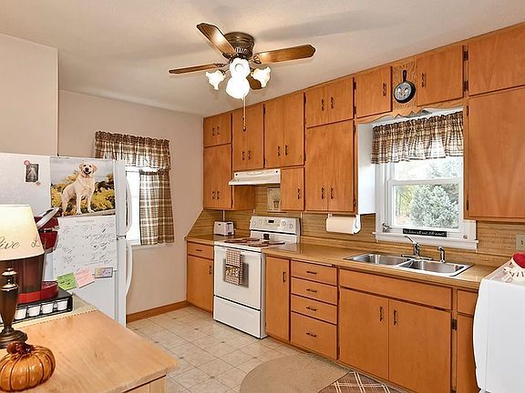 4th image of 423 Sylvan St
