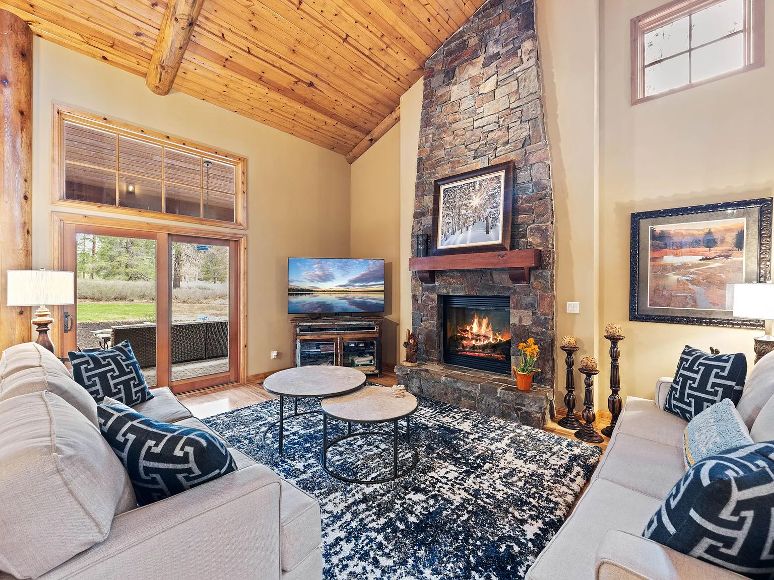 2 bed, 2.5 bath, 1998 sqft, $6,900 — Photo 3