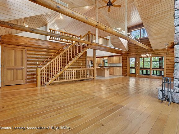 5th image of 10117 Hawthorne Ln