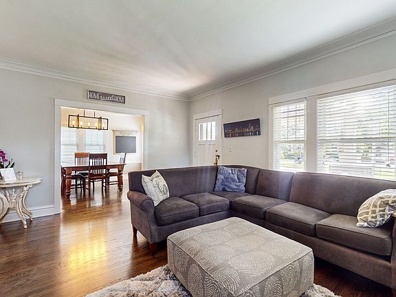 4th image of 638 N Ashland Ave