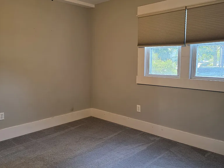 405 E Grand River Ave — Photo 6