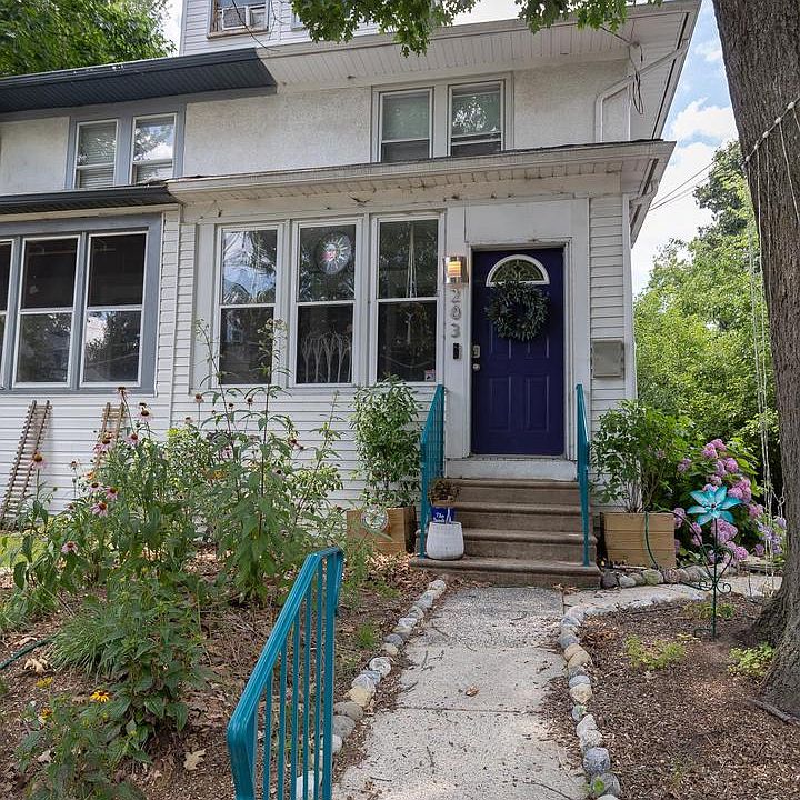 1st image of 203 Crestmont Ter