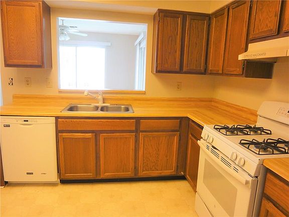 4th image of 40 Lakes Edge Dr SE