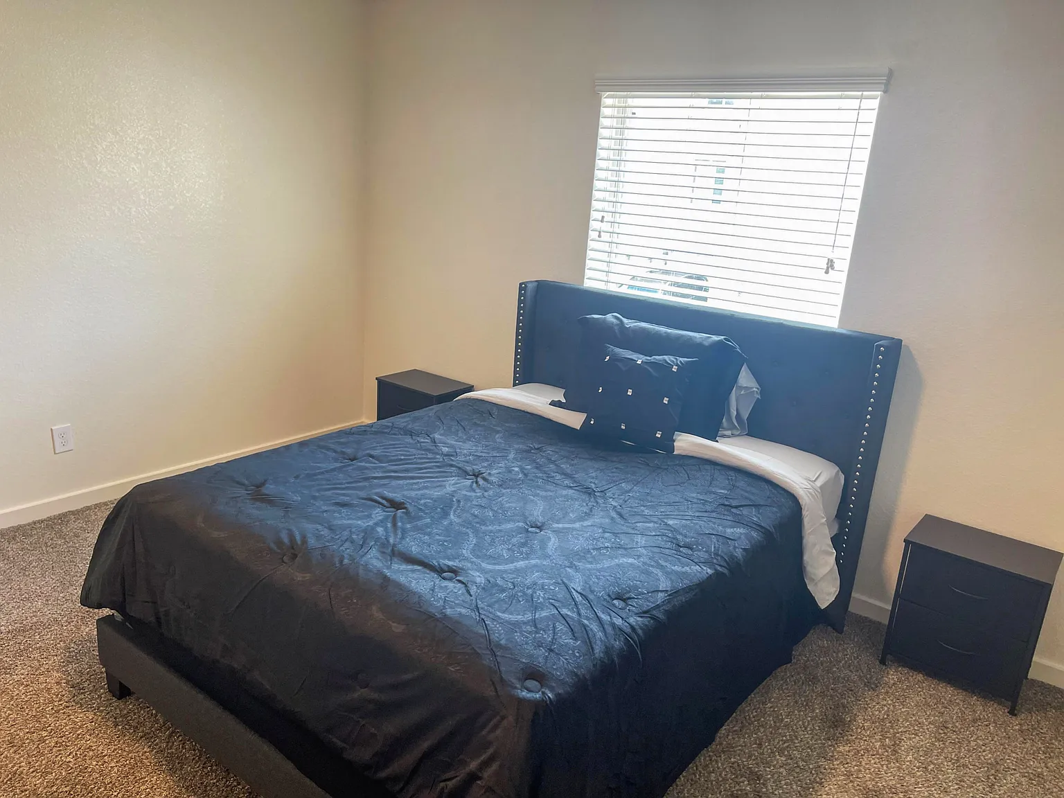 3 bed, 2.5 bath, 1688 sqft, $1,390 — Photo 4