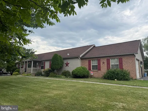 141 Hampton Dr, Chambersburg, PA 17202