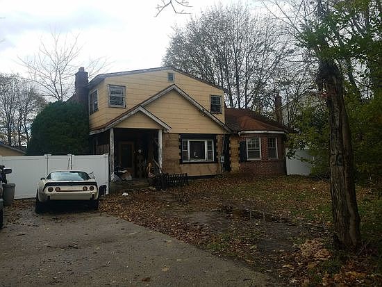 2nd image of 70 Peary St