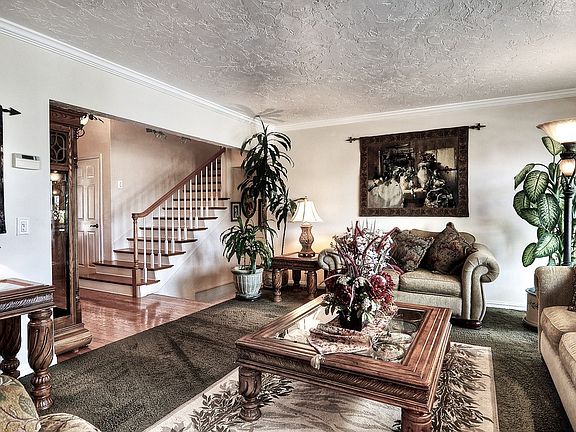 4th image of 621 Teakwood Ave