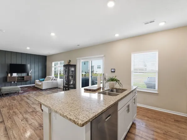 234 Sandburg Dr, Lithopolis, OH 43136