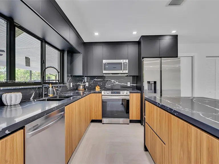 17680 SW 54th St — Photo 3