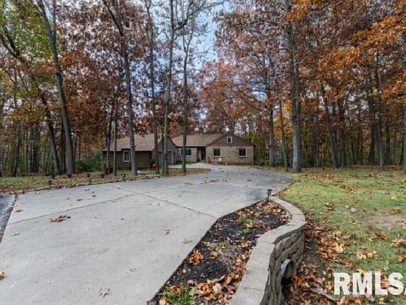 3rd image of 7017 N Woodfern Pl