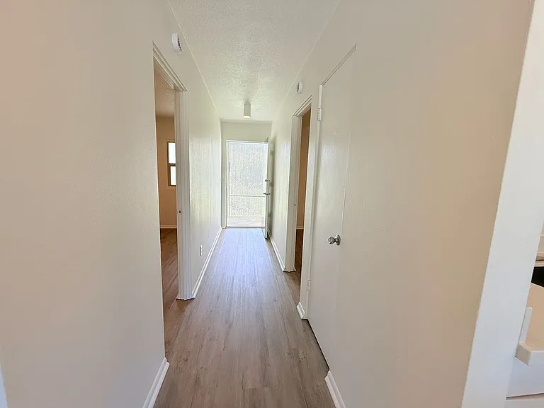 Crescent Apartments — Photo 40