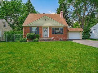 15 Davison Rd, Lockport, NY 14094